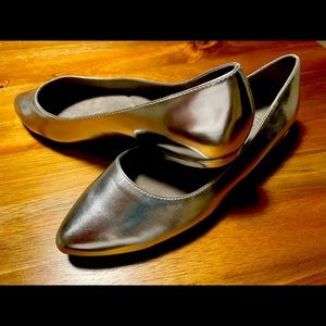 Women’s Aerosole’s point toe flats! Size 7!